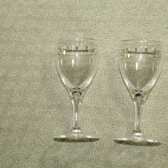 Tiffany & Co. Pair of Atlas Wine Glasses in Box w/ COA - Picture 5 of 12